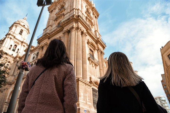 Flamenco, Tapas and Wine Tour: Best of Málaga in one Evening