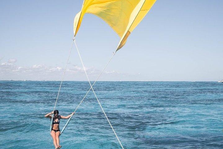 Full-Day Catamaran Tour to Isla Mujeres from Cancun with Lunch