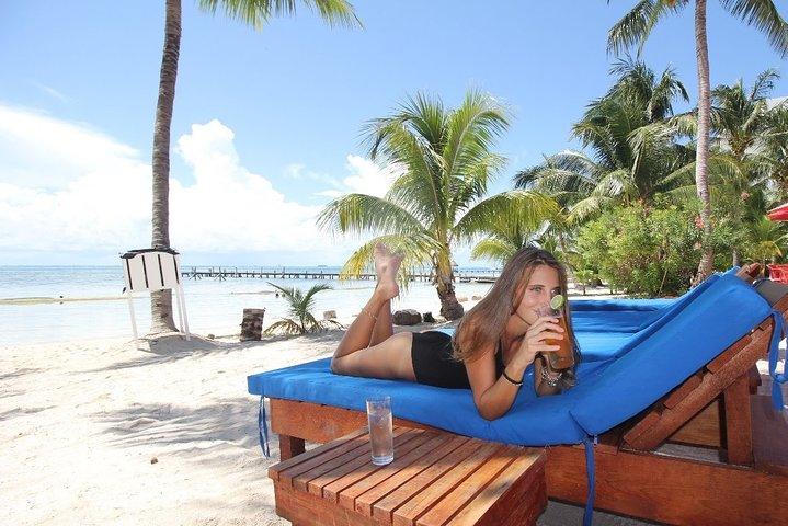 Full-Day Catamaran Tour to Isla Mujeres from Cancun with Lunch