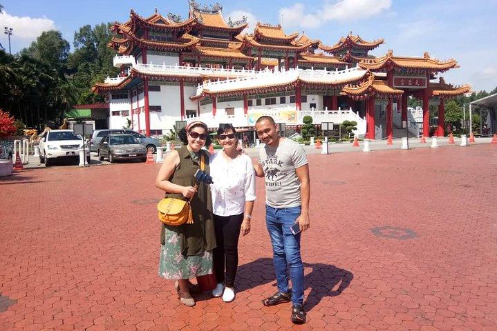 Discover Kuala Lumpur Your Way: Private Guide & Van Tour