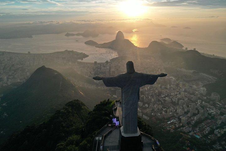 Corcovado & Favela Tour with Transfer