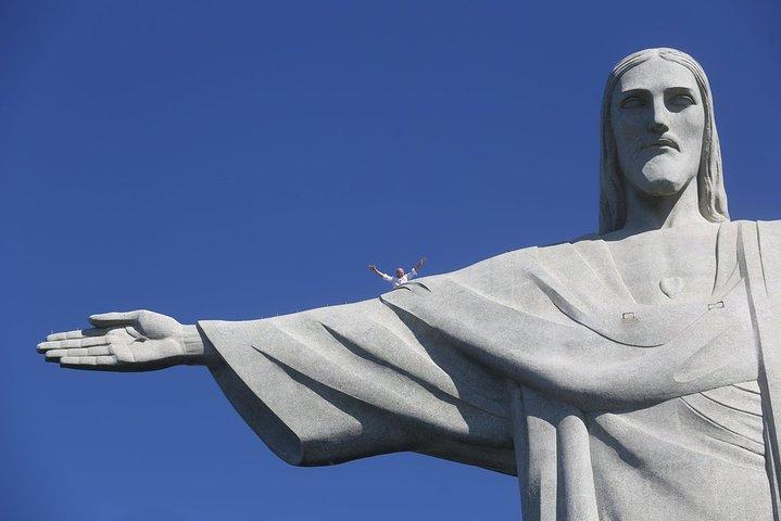 Corcovado & Favela Tour with Transfer