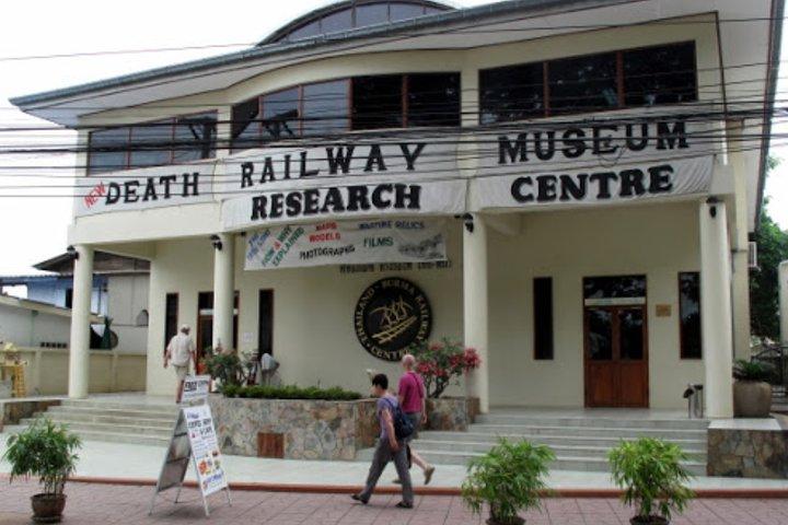 Private to Kanchanaburi via MaeKlong Train Market&Floating market