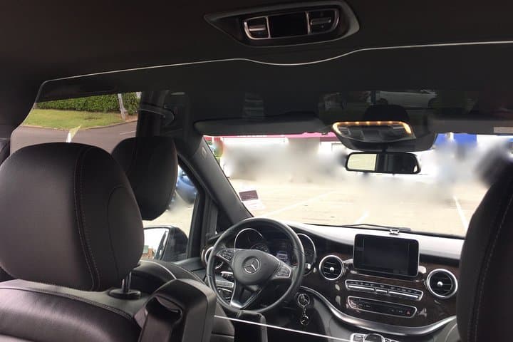 CDG Paris airport transfer in private van