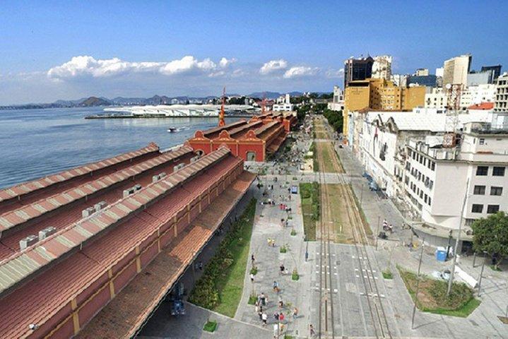 Private Transfer: Airport to Cruise Terminal with Sightseeing