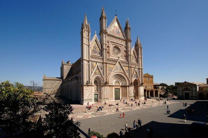 PRIVATE TRANSFER from Florence to Rome with stops in Orvieto & Civita Bagnoregio