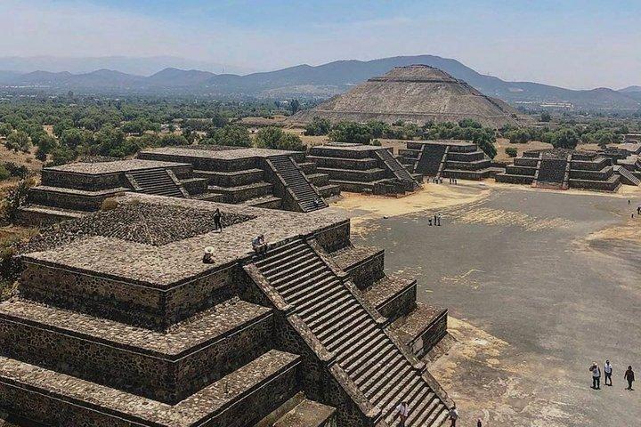 Teotihuacan Sunrise Balloon Ride with Breakfast,Pyramids & Mezcal