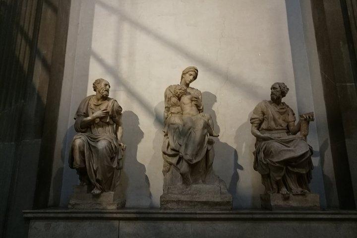Florence: 1.5 hour Medici Chapels monolingual small-group guided tour