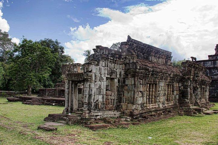 Kampong Phluk Floating Village and Roluos Group Tour