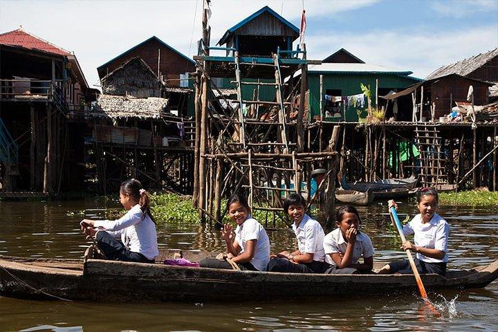 Kampong Phluk Floating Village and Roluos Group Tour