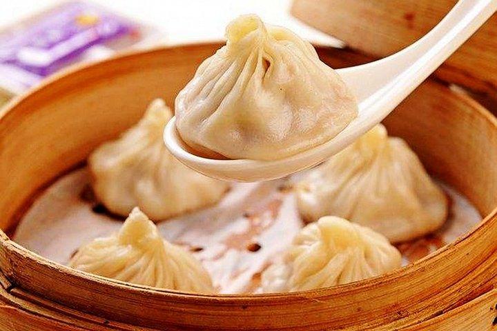 Private Street Food Walking Tour with Shanghai Tower Option