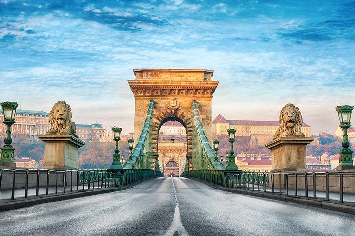 Arrival Transfer: Budapest Airport BUD to Budapest by Sedan