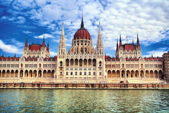 Arrival Transfer: Budapest Airport BUD to Budapest by Sedan