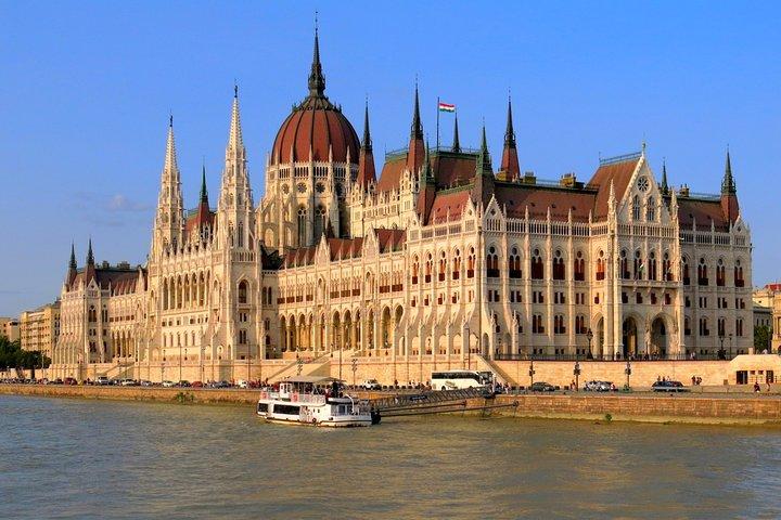Arrival Transfer: Budapest Airport BUD to Budapest by Sedan