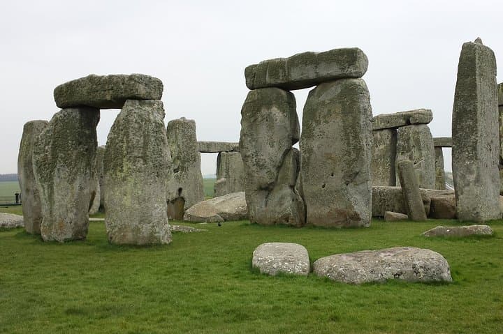London: Private Tour to Stonehenge and Highclere Castle