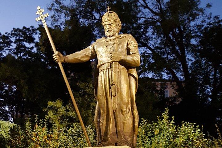 Private Sofia Night Tour with Bulgarian Folklore & Dinner