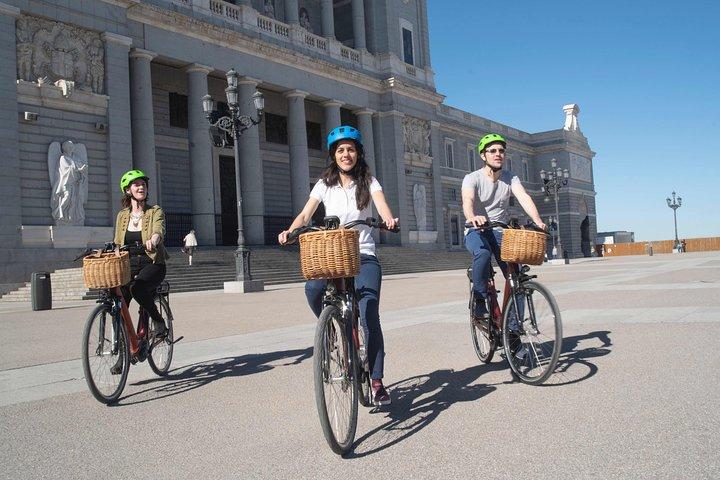 Madrid: Exclusive Private City Tour by Bike/E-Bike