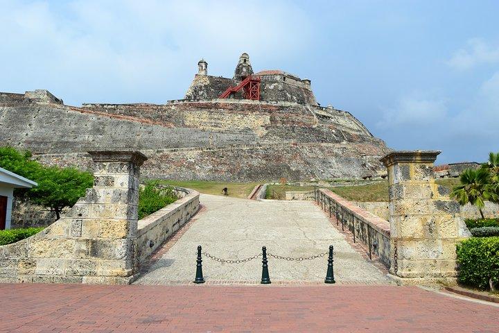 City tours in a cultural 'chiva' in Cartagena