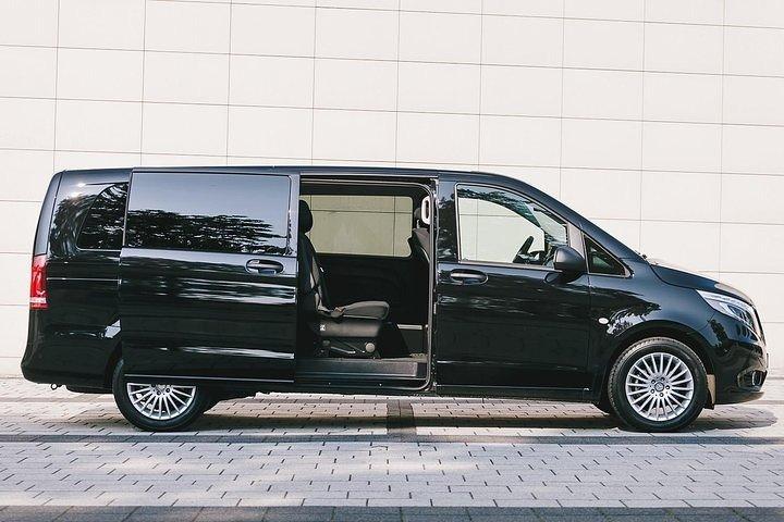 Transfer in Luxury Mercedes Benz Minivan