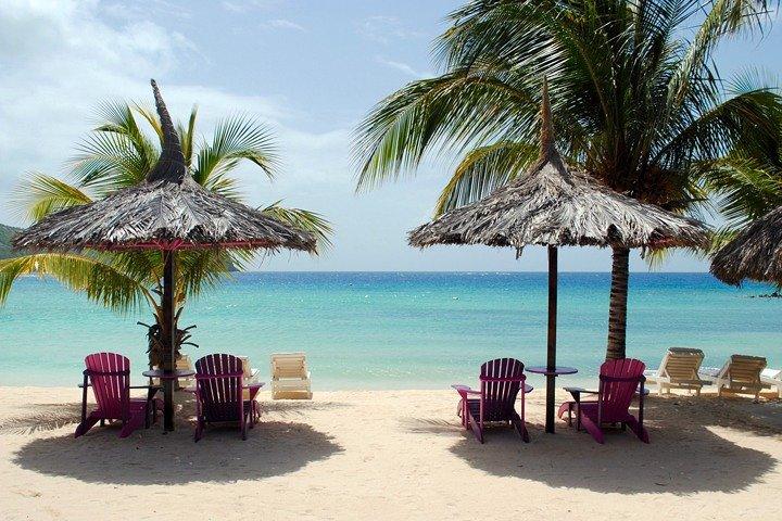 Isla Mujeres luxury catamaran with premium open bar and lunch