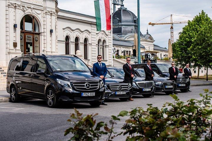 Budapest Private Airport Transfer in a Luxury Minivan