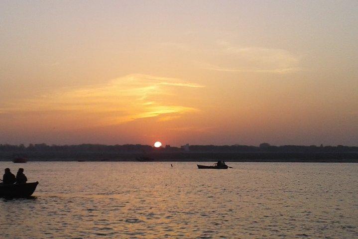 Varanasi Tour: Boat Ride, Sarnath, Ghats, Old City Walk & Aarti