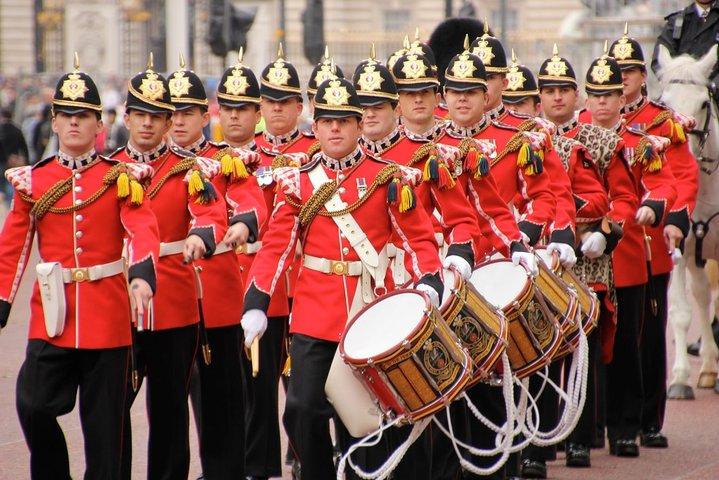 Layover Windsor Private Tour from LHR Including Passes