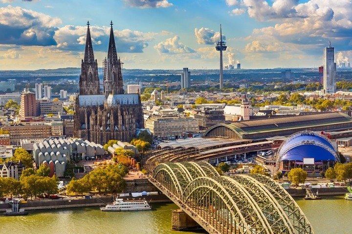 Airport Transfer: Airport DUS to Dusseldorf by Luxury Van