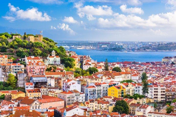 Private Transfer: Lisbon Airport LIS to Lisbon in Luxury Car