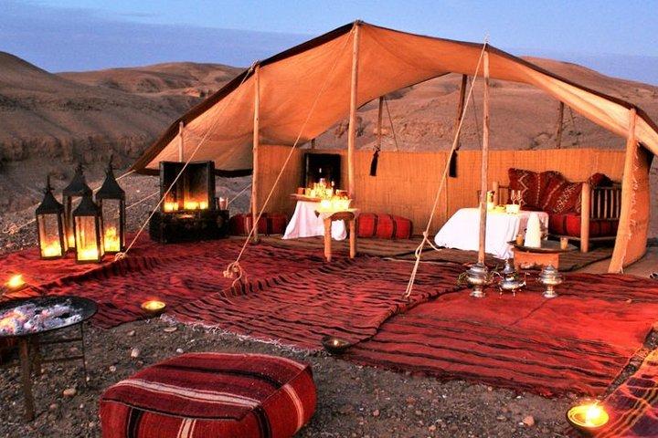 Marrakech: Sunset Dinner in Agafay Desert with Campfire and show