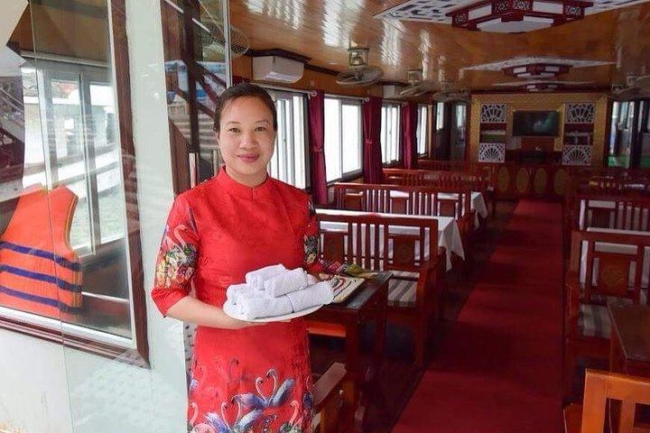 Ha Long Bay 1 Day 6 hour-Cruise with kayaking, Cave visiting & Swimming