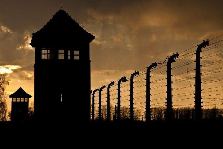 Auschwitz Small Group Tour from Warsaw with Lunch