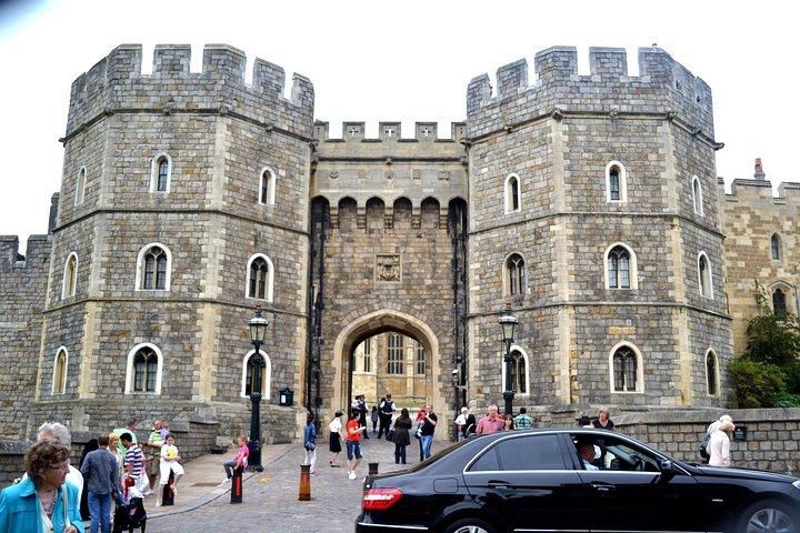 Windsor, Stonehenge & Salisbury Cathedral Private Tour with Pass