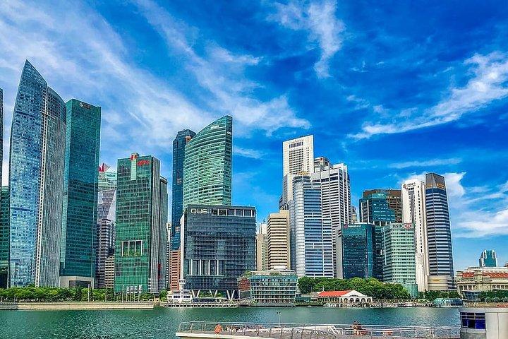 Airport Transfer: SIN Airport to Singapore by Business Car