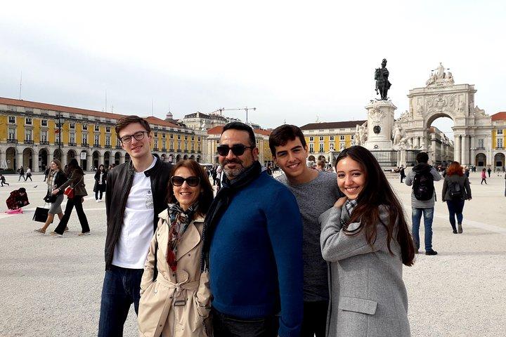 Lisbon Small-Group Sightseeing City Tour with Transportation