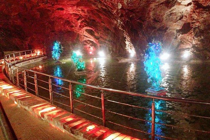 From Lahore: Katas Raj Temple, Khewra Salt Mines & Kalar Kahar Day Trip