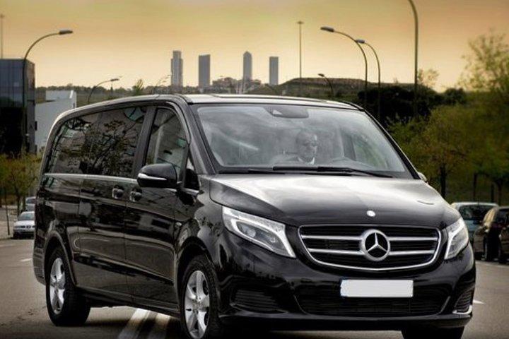 Transfer service from Fiumicino Airport to Rome 4 - 8 passengers