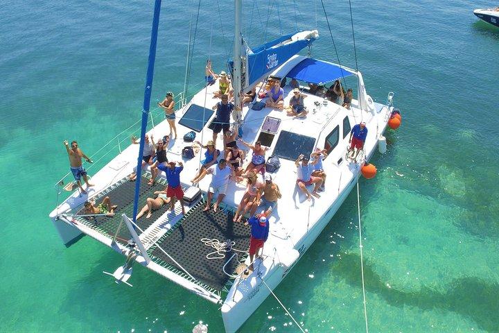 Discover Isla Mujeres in Catamaran. Buffet, Open Bar and Snorkel