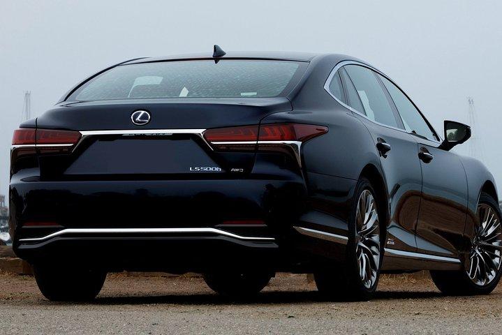 Osaka Airport Transfers : Osaka City to Kansai Airport KIX in Business Car