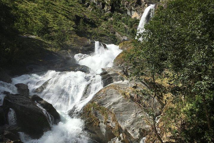 Lower Mustang Jomsom Muktinath Hot Spring Tour in 4 WD Jeep