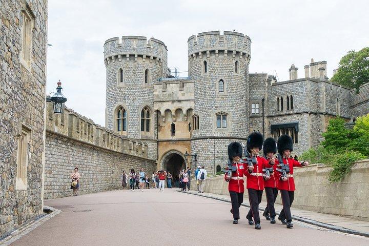 Private Tour to Stonehenge and Windsor Castle