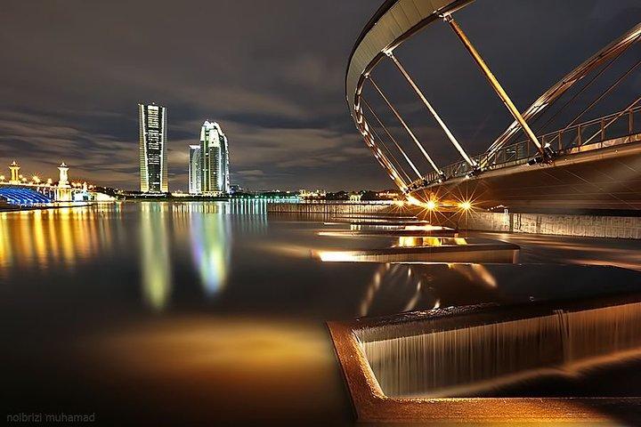 Putrajaya Tour By Night with Putra Lake Cruise