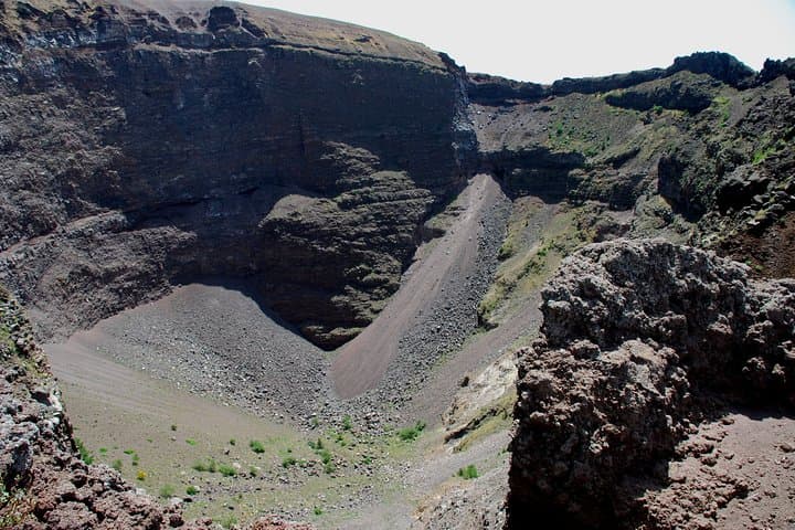 Vesuvius tour with wine tasting and light lunch