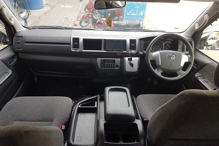 Chauffeur: Lahore International Airport Transfer - Arrival