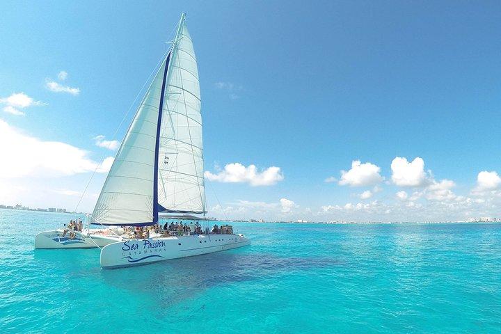 Catamaran and snorkel in isla mujeres