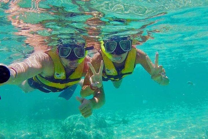 Snorkel and catamaran to Isla Mujeres