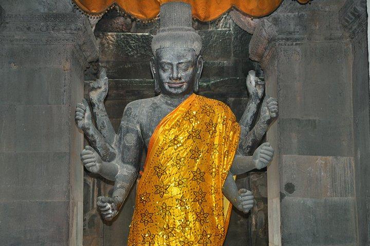 Private Tuk Tuk Tour Angkor Wat and Small Circle and Five Extras
