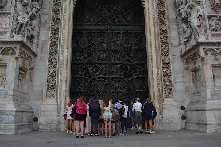 Milan: La Scala Theater and Duomo Rooftops - Semi private tour