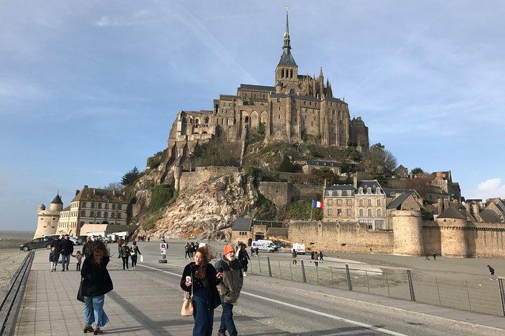 Mont-Saint-Michel Private Day Trip in Luxury Vehicle from Paris
