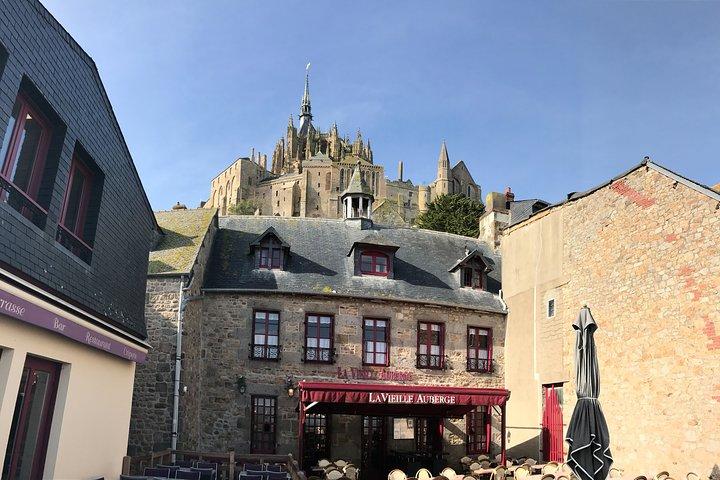 Mont-Saint-Michel Private Day Trip in Luxury Vehicle from Paris